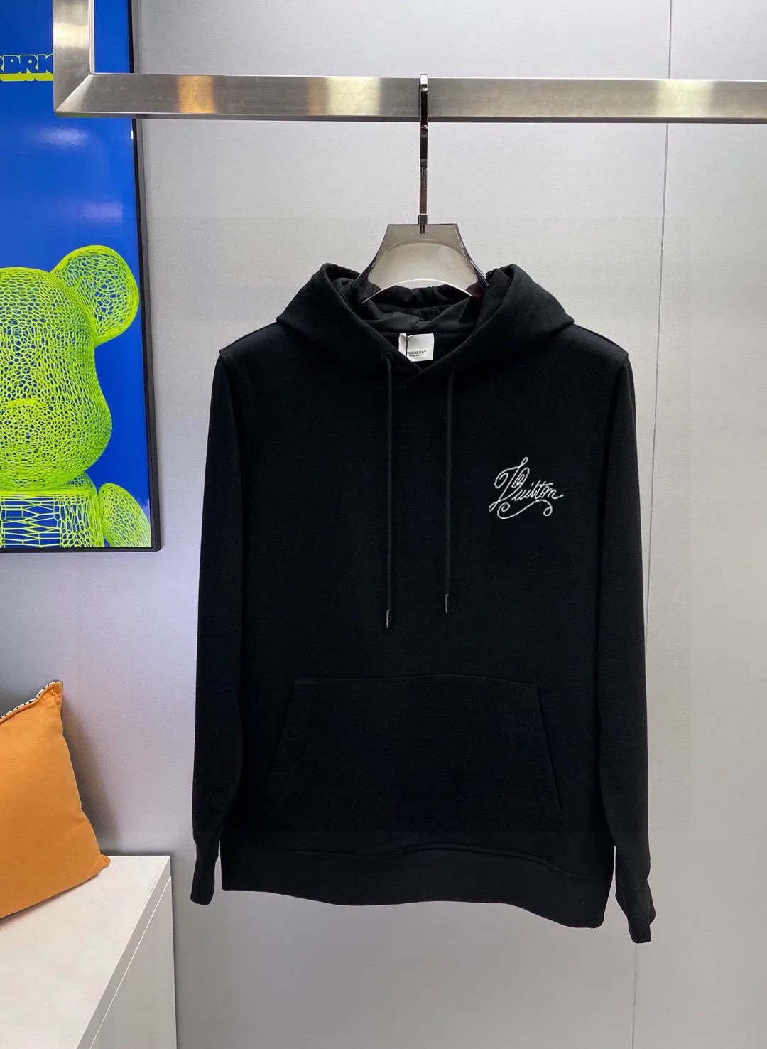 🅿️400 [Lv Louis Vuitton] (Fat Man Gospel) Hot-selling suit is coming. Focus on the original version of the official website. 2025 new hot-selling cardigan sweater suit. The original order is the best. 🇭🇰The meticulous work of top designers. Just for a fitting and perfect upper body effect. 100% natural high-quality Roman cotton, close-fitting comfort, noble and elegant! Original hardware embodies elegance and nobility! Counter size: M-5XL (maximum wear up to 220 pounds)